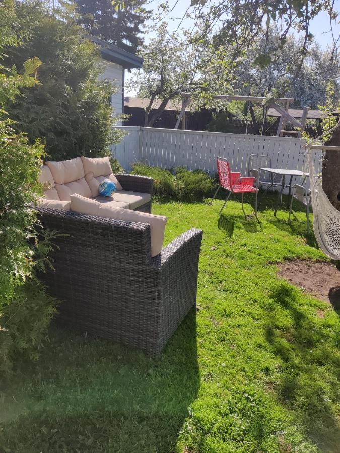 Karjamaa Apartment - Garden, Free Parking, Air Conditioning Pärnu Esterno foto
